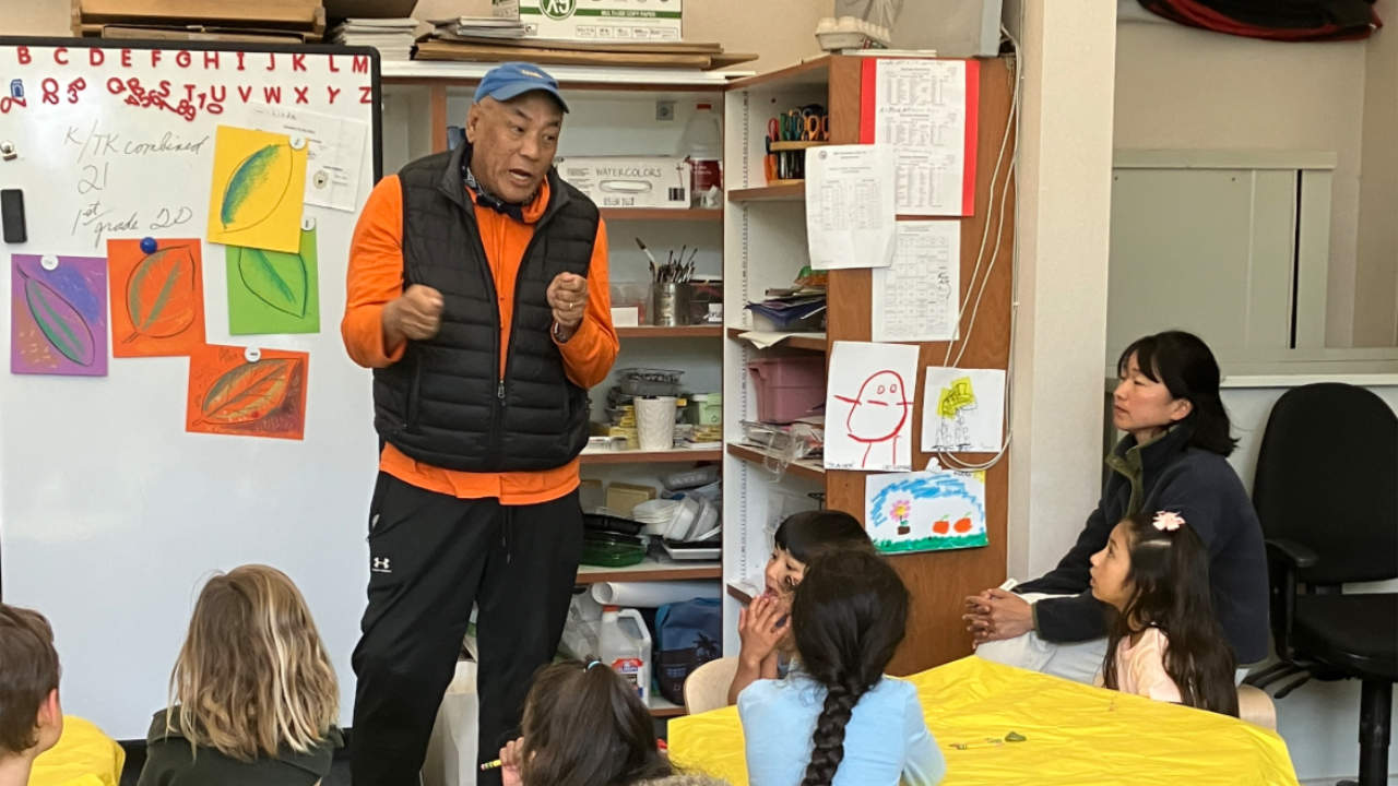 Artist Rob Corder teaching a class of grade school children